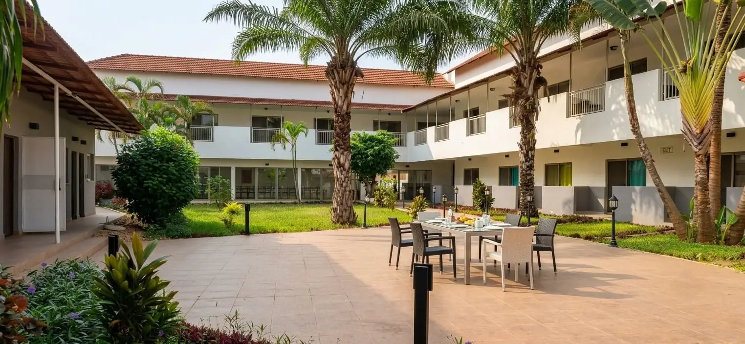 Palm courtyard and terrace tables at Carla Guesthouse