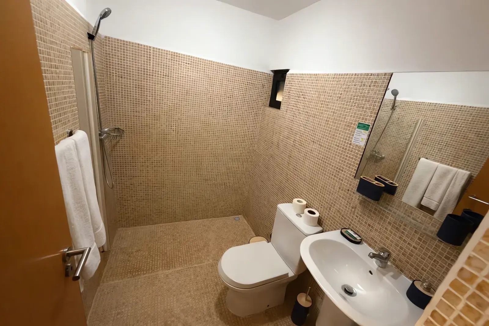 Standard Room, Viana Hotel — photo 2 of 2
